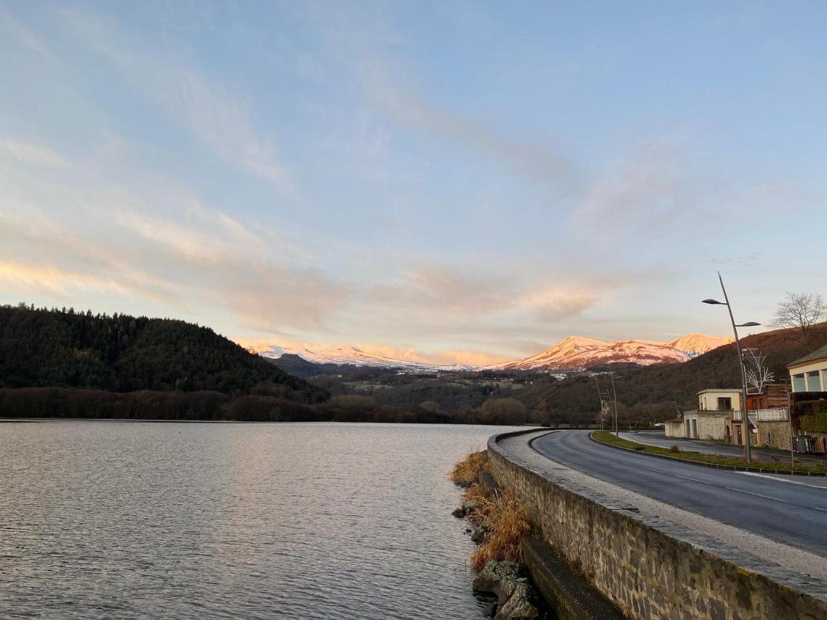 Hotel La Bonne Hotesse Chambon-sur-Lac Exterior foto
