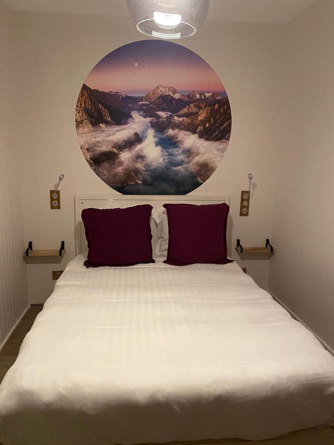 Hotel La Bonne Hotesse Chambon-sur-Lac Habitación foto