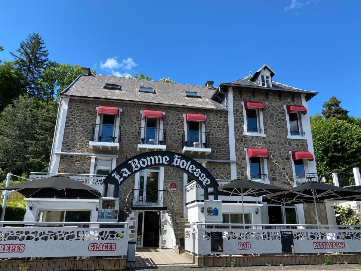 Hotel La Bonne Hotesse Chambon-sur-Lac Exterior foto