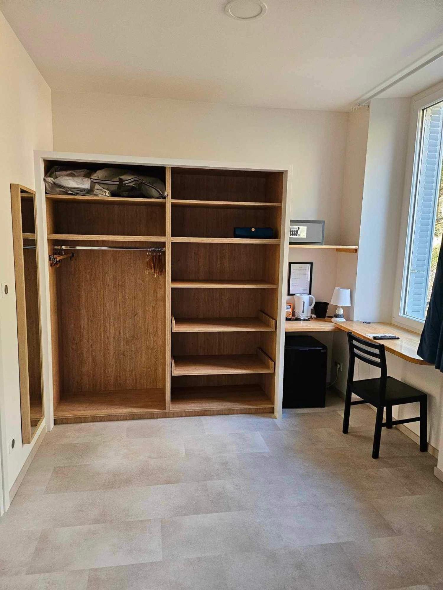Hotel La Bonne Hotesse Chambon-sur-Lac Habitación foto