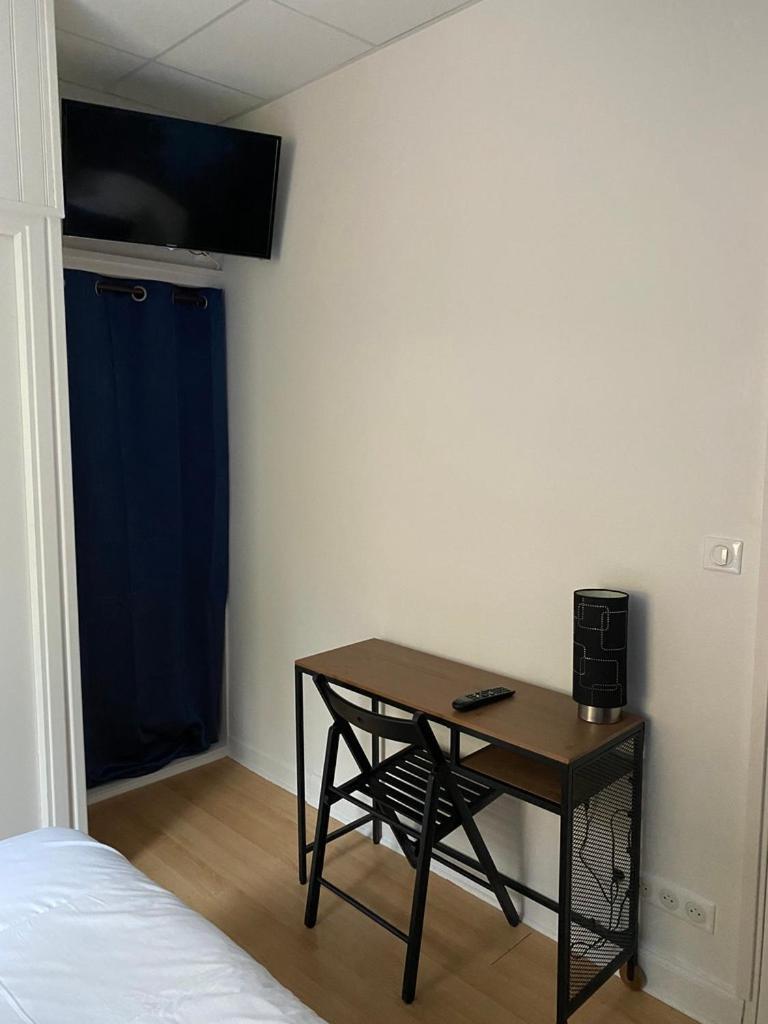 Hotel La Bonne Hotesse Chambon-sur-Lac Habitación foto