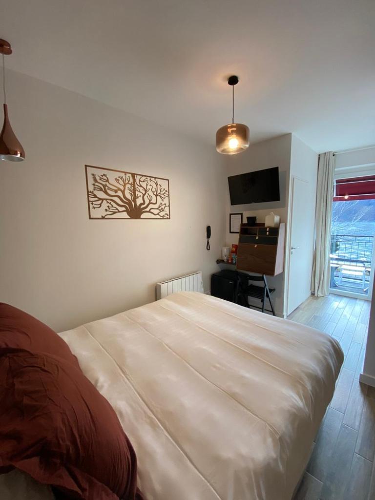 Hotel La Bonne Hotesse Chambon-sur-Lac Habitación foto