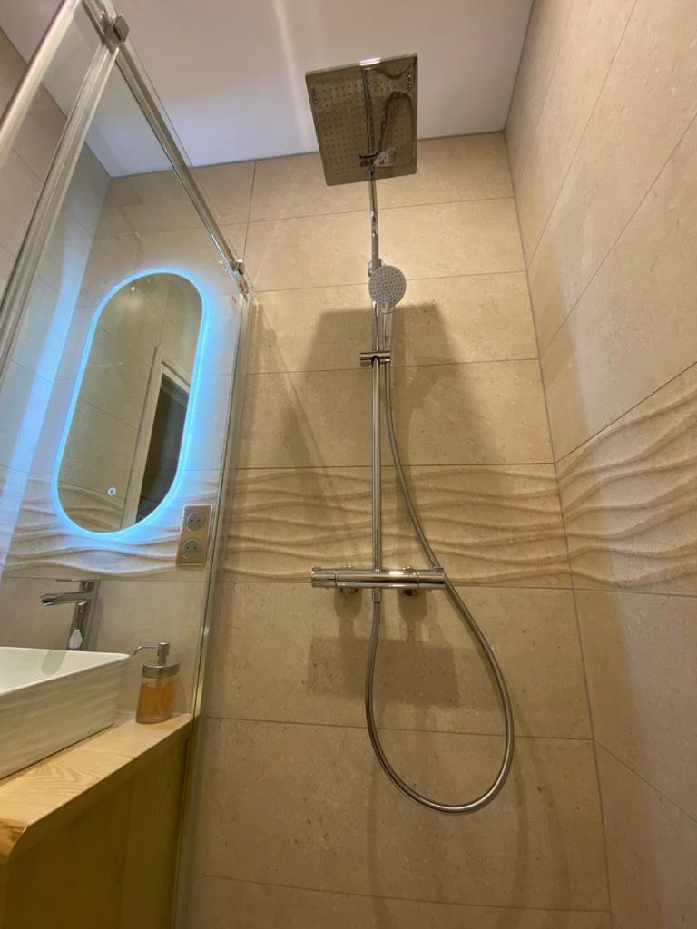 Hotel La Bonne Hotesse Chambon-sur-Lac Habitación foto